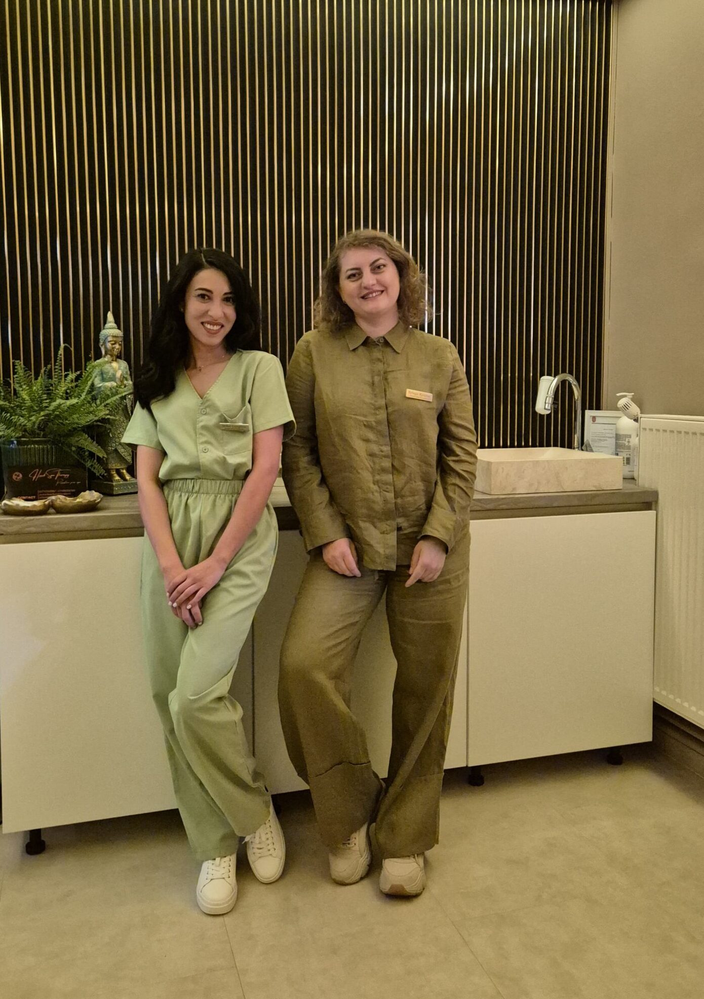 Roxana si Georgiana Head Spa Therapy